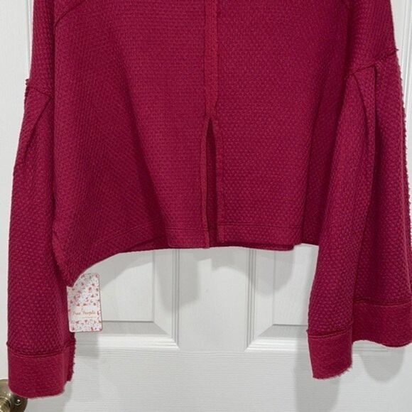 FREE PEOPLE Bunny Bell Sleeve Top in Queen Pomegranate Sz XS - Picture 9 of 9